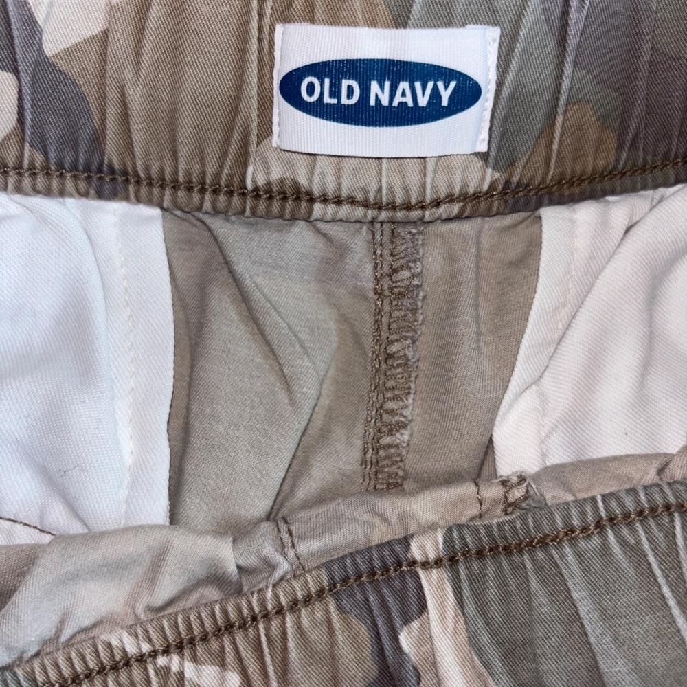 Washed cargo camo shorts. - Picture 3 of 7